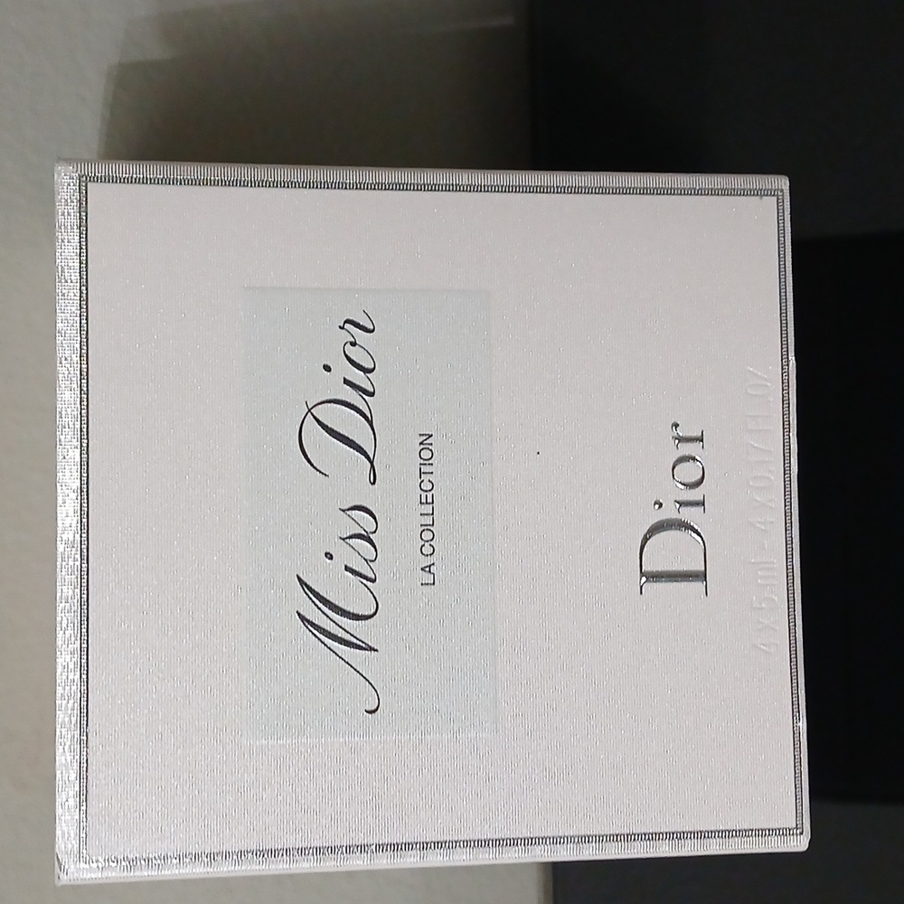 Miss Dior LA Collection in Elegant White (4x5 ml-4x 0.17 FL. oz) - Picture 6 of 6